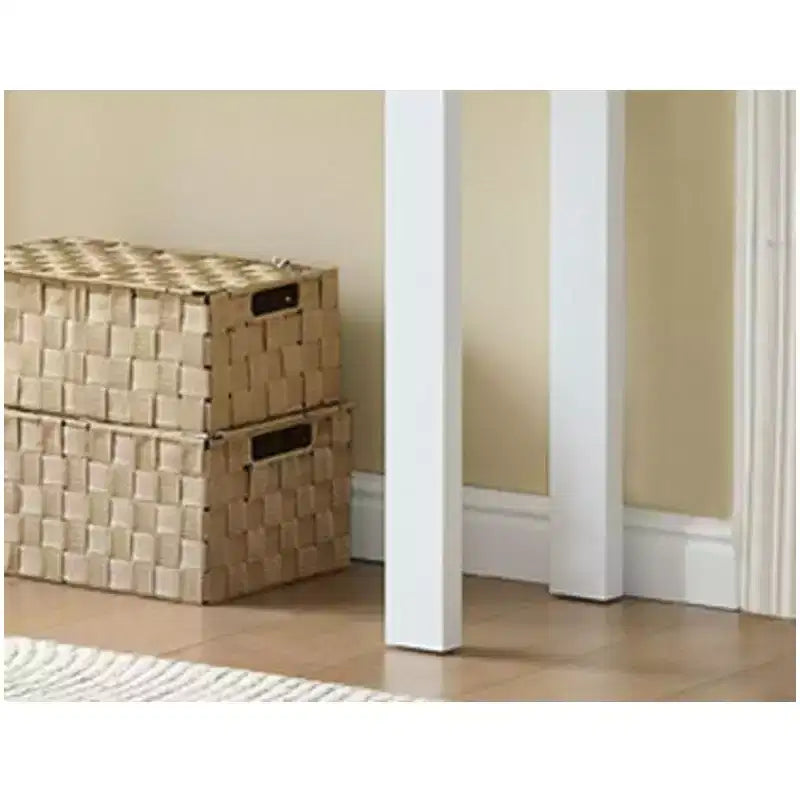 Moderner Konsolentisch für den Eingangsbereich, Sofatisch hinter der Couch