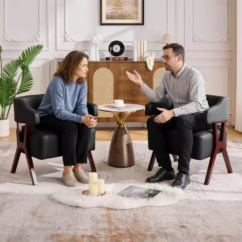 Fauteuil d'appoint rembourré de style mi-siècle avec assise recouverte de similicuir