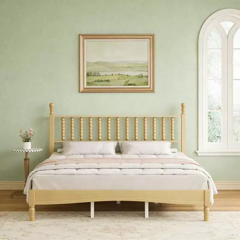 Cama de plataforma retro de madera con cabecera en forma de calabaza