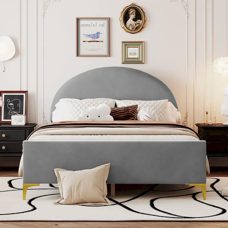 Gepolstertes Plattformbett mit klassischem halbrundem Kopfteil und Metallbeinen