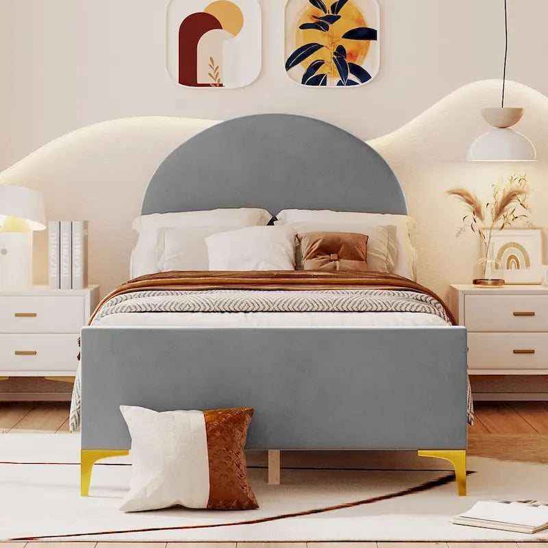 Gepolstertes Plattformbett mit klassischem halbrundem Kopfteil und Metallbeinen