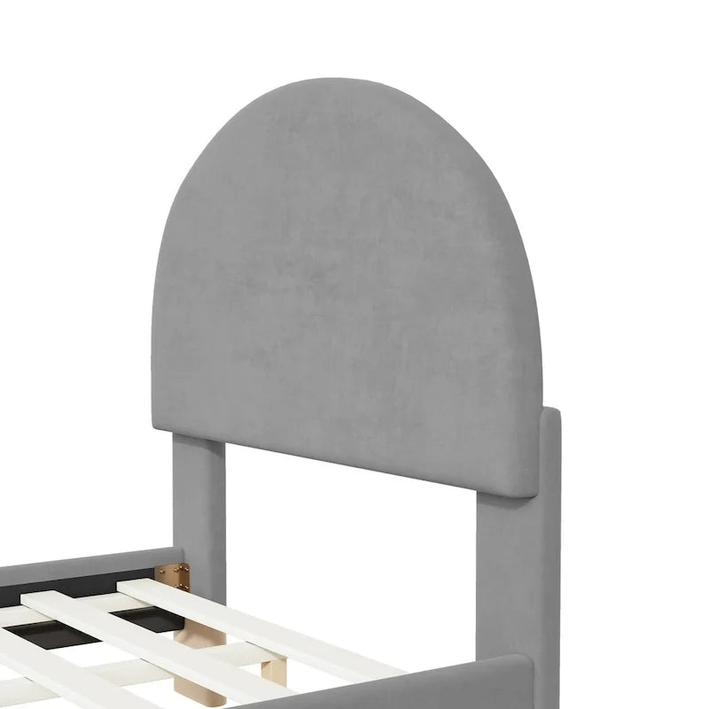 Gepolstertes Plattformbett mit klassischem halbrundem Kopfteil und Metallbeinen