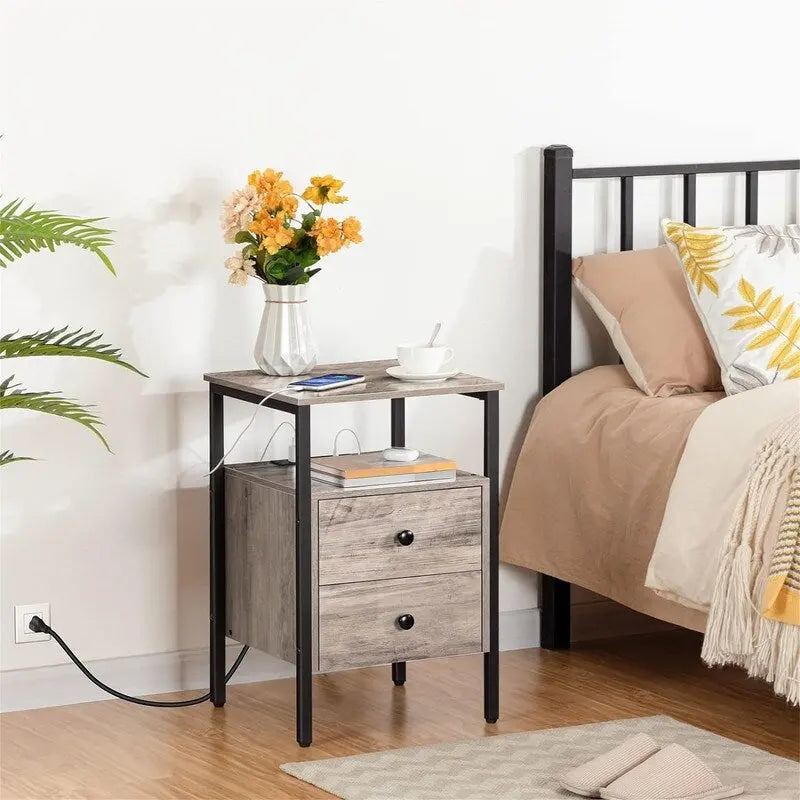 Table d’appoint avec station de recharge - 15.7D x 15.7W x 24H
